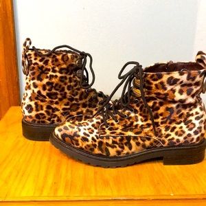 TrueCraft Sz 8.5 Leopard Print Boots